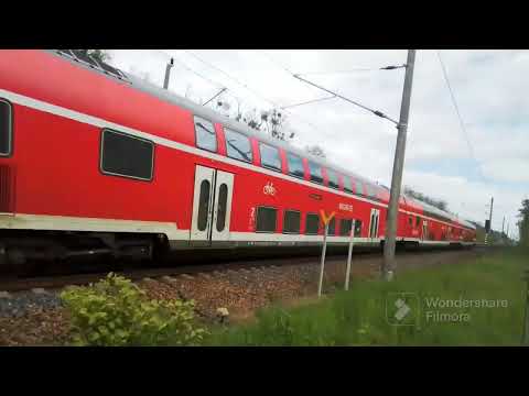 Bahnhof Lauta (Ni) (Teil13)- der Bü Lauta Oststr. mit Re15 nach Hoyerswerda in Sachsen am 18.05.23.