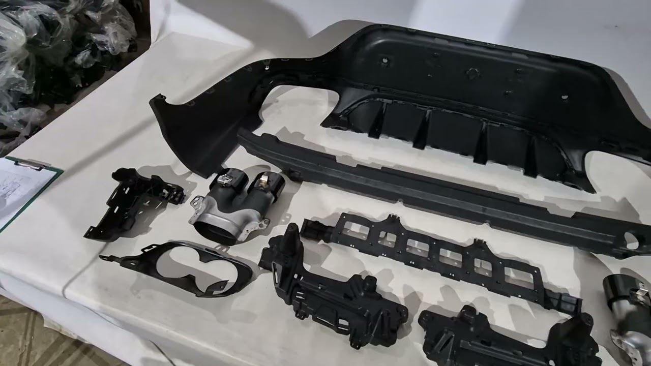 Задний диффузор с насадками на выхлоп (Дизайн AMG43) Video 1