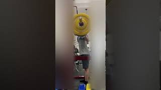 [問題] 請問舉重和一般高背槓蹲舉差異