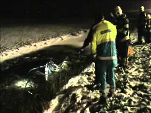 Auto te water langs A2 Vinkeveen-Breukelen