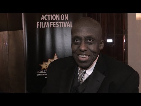 Magyarokkal együtt díjazták a Predátor sztárját, Bill Dukeot