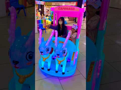 Naik mobil skuter rusa kembar imut carriage putih lucu keliling seru banget