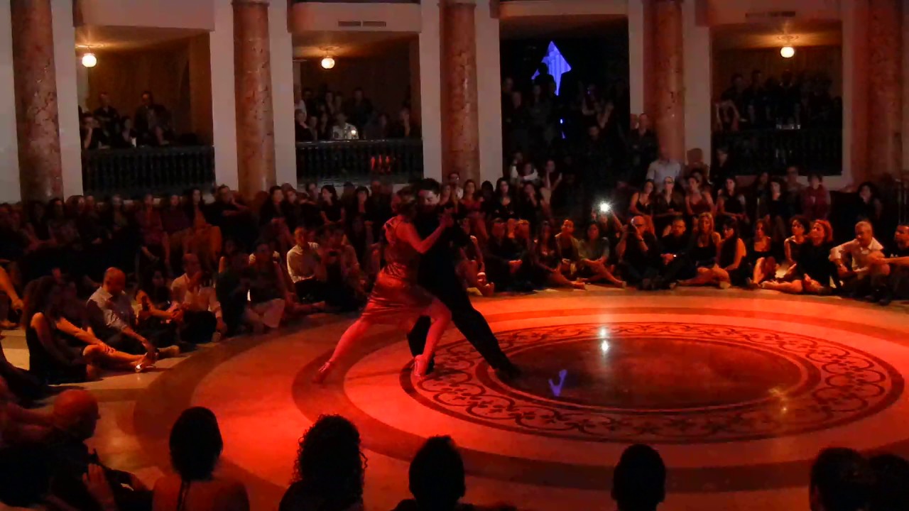 Show di Carlos Espinoza​ y Noelia Hurtado in Chique Pugliese - Winter