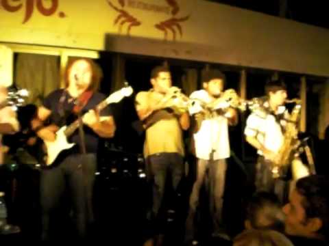 Kelvis Ochoa, Descemer Bueno y David Torrens en Don cangrejo