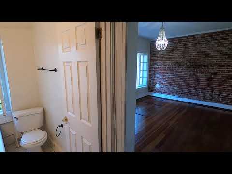 PL9832 - Bright New York Style Brick Bldg STUDIO For Lease!