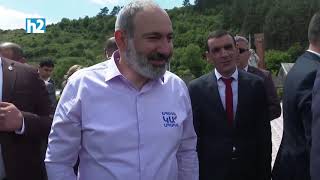 Մի երկիր ունենք, որտեղ կաթ ու մեղր ա հոսում, բայց Աստված չի էդ կովին, էդ, էդ էդ, էդ մեղրը պահելու: