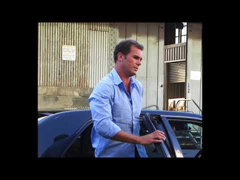 09/09/2017 Duck Makes A Parking Inspector Nervous