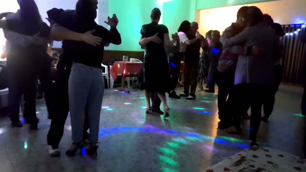 Varela/Ledesma "Fumando espero" 24/06/23 TDJ Aldo Orrego en "YUYO BRUJO" Ushuaia 🇦🇷