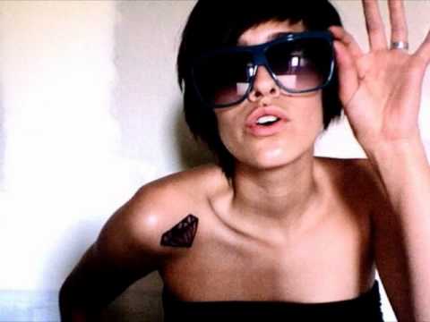 Dev ft. Fabolous - Kiss My Lips