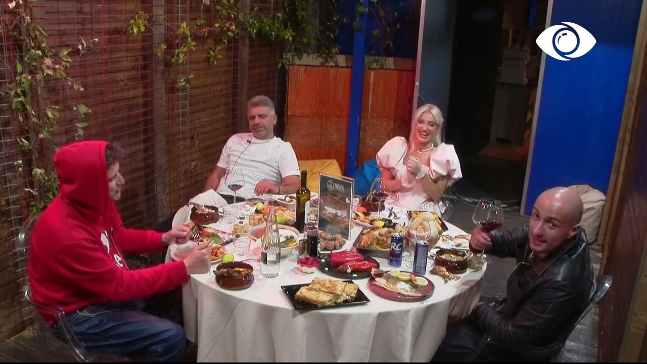 Burgu/ Banorët ngrejnë dolli dhe këndojnë