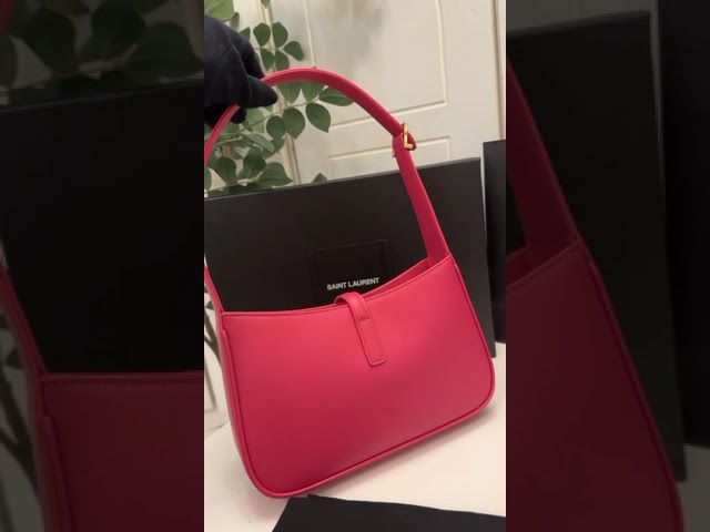 شنطة إيف سان لوران