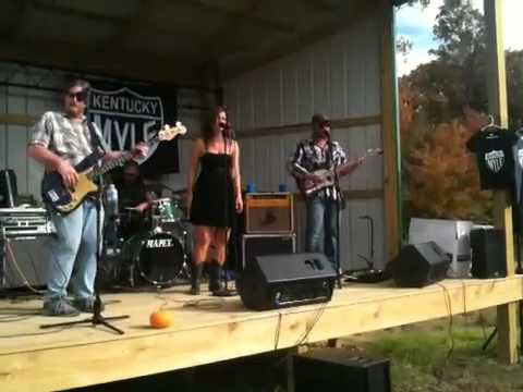 Kentucky Myle performs at Kinman Farm