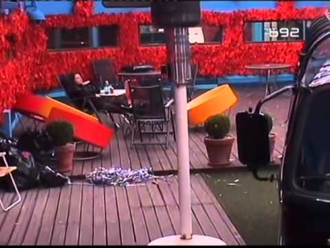 Maja Nikolic place u dvoristu - Veliki Brat VIP - Uzivo - 09.04.2013.dan15