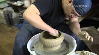 preview picture of video 'Throwing wheel - making a brazier'