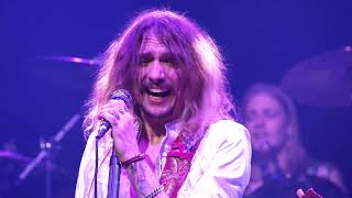 The Darkness - Christmas Time (Don&#39;t Let The Bells End) (Official Live Video)