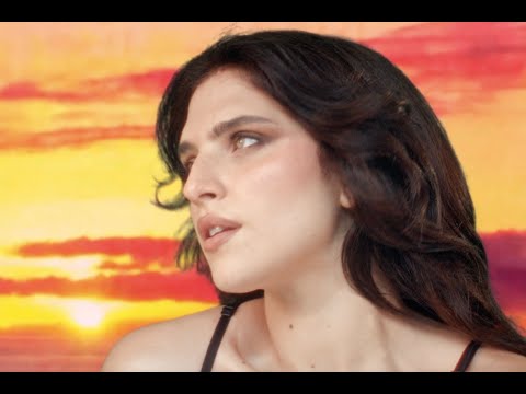 Mae Muller - Hello Kitty (Official Video)