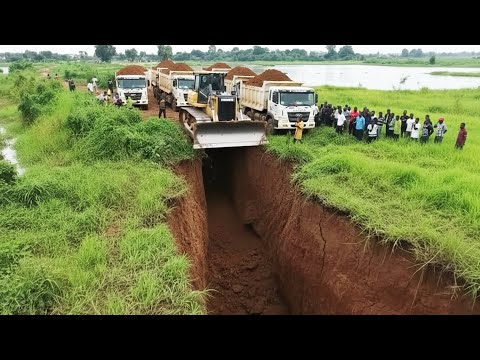 Wonderful Project Shantui bulldozer is working at the edge of a deep ground collapse Truck Delivery