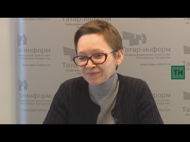 Эш өстәлем алдында Габдулла Тукай портреты эленеп тора – Гүзәл Яхина (видео)