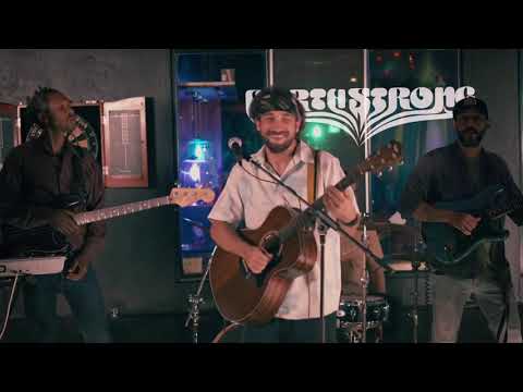 Life With Music (Oficial Video) - Earthstrong