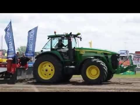 Mathias Cattebeke met de john deere 8330 op TT bassevelde 2014