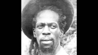 Gregory Isaacs - When Hungry Walks