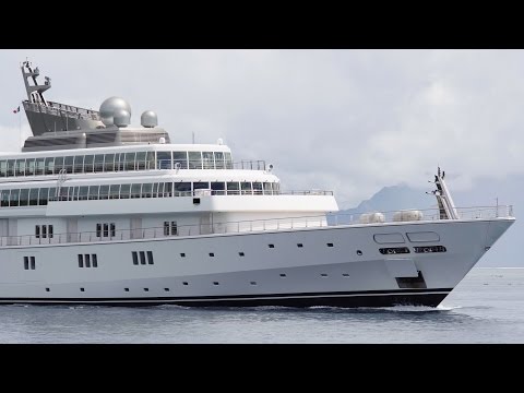 Super-yacht "Rising Sun". Entering Papeete harbor. 14/04/2017.