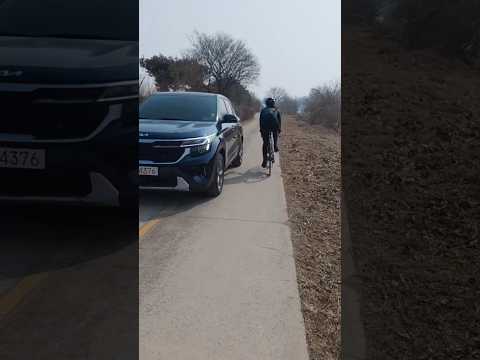 한적한 지방 자전거 도로의 최대 단점.