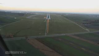 Pilotseye.tv - Airbus A320 Austrian Airlines - Landing in Vienna [English Subtitles]