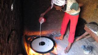 preview picture of video 'Making injera in West Wollega, Ethiopia'