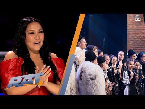 Grupul vocal folcloric „Nedeia” a ridicat sala în picioare cu energia lor | Românii Au Talent S14