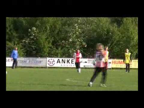 KNVB MO-12 Emma Voetbal Training 8mei09