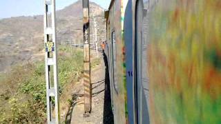 preview picture of video 'Duronto express in hills'