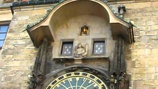 preview picture of video 'Astromonical Clock Prague 17.00 hrs September 13th 2011.'