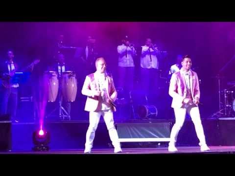 ARMONÍA SHOW 2017. Besos, besos.