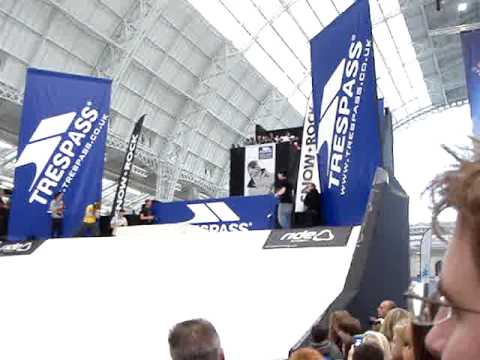 Olympia 24.10.09 snow show 7 the 50 ft kicker