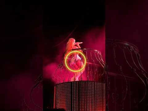 Sabrina Carpenter se hace viral x polémico baile 🥵