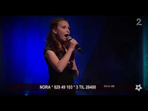 Nora Foss Al-Jabri (12) singing Anthem