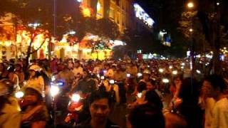 preview picture of video 'Ho Chi Minh City @ night a week before Lunar New Year 2009'