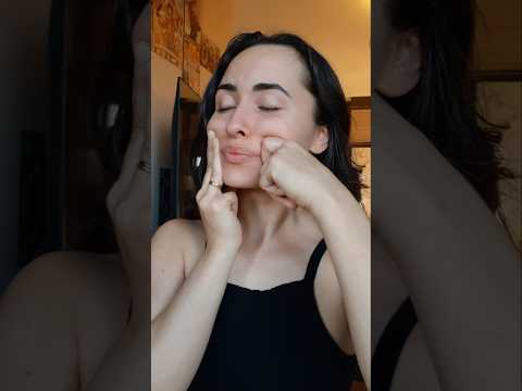 MASSAGEM PARA RUGAS NOS LÁBIOS | faça por 30 segundos 🌟