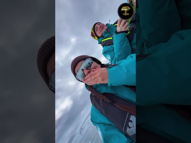¡Está debajo de nosotros! Turistas rusos encuentran a ballenas jorobadas en la Antártida