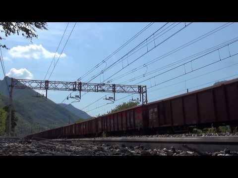 TRANSITO DEL REGIONALE + SALUTO DELLA EU.43 008 CON MERCI MISTO A PERI. (VR) 17 - 8 - 2017