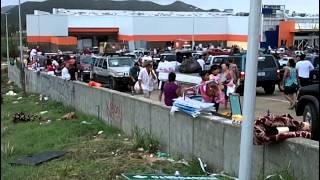 preview picture of video 'Huracan Odile saqueo de tienda Chedrahui, Los Cabos (San Jose del Cabo)'