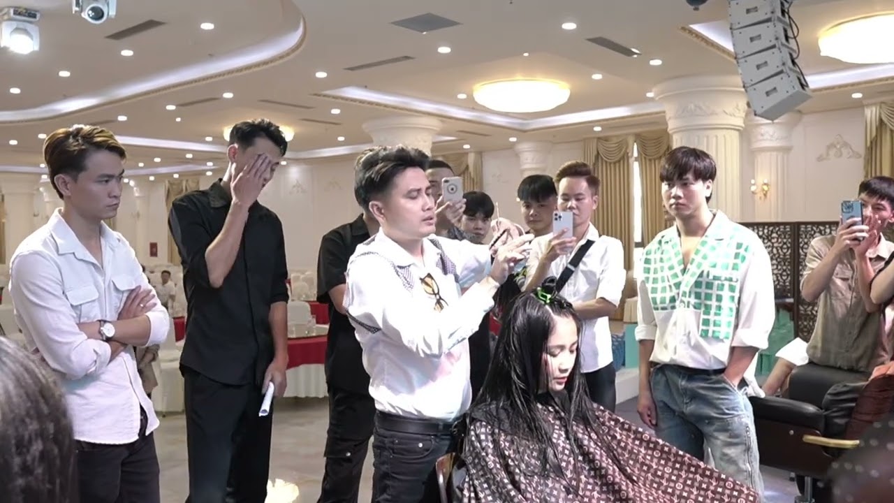 Định HongKong Academy