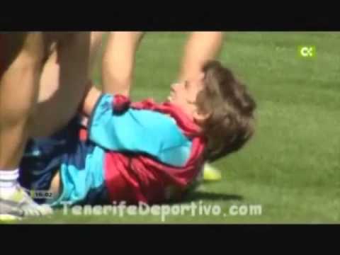 Patadón de Marc Bertrán a Dubarbier (24/03/2011)