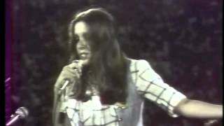 Ana Belen canta por primera vez (en publico) 7Dias Con el Pueblo, 1974  &quot;Quiero ser y rodar&quot;