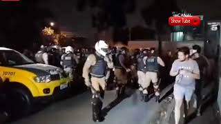 CONFRONTO EM FRENTE POLICIA FEDERAL DO PARANÁ POR CAUSA DO LULA