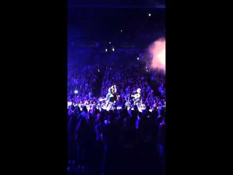 Grand Theft Autumn (Short Clip) (Acoustic) Fall out Boy Live @ Honda Center 9/20/13