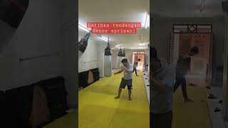 Download lagu latihannya mas denny aprisani #pencaksilat #tendangan  #samsudin mp3 Download lagu latihannya mas denny aprisani #pencaksilat #tendangan  #samsudin mp3