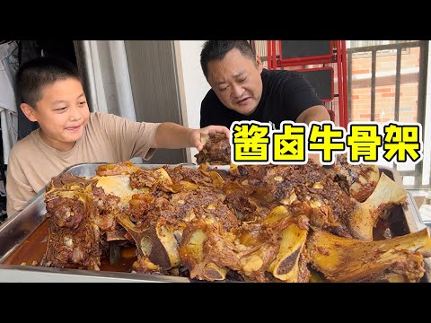 120买一个牛骨架，胖龙做酱香牛骨，软烂入味，大块肉啃得过瘾【胖龙的小生活】