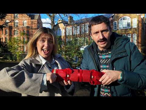 Opening £1,000 Christmas crackers